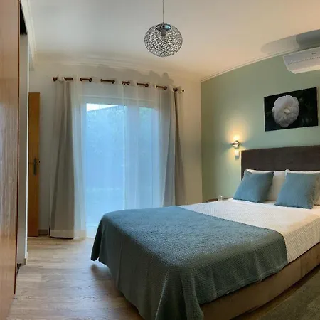 Maison d'hôtes Cantinho Da Luz 4*